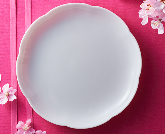 白い花型の皿
